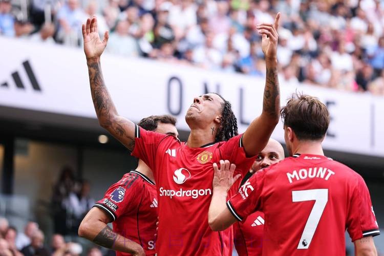 B费直塞助攻 姆伯莫单刀低射破门